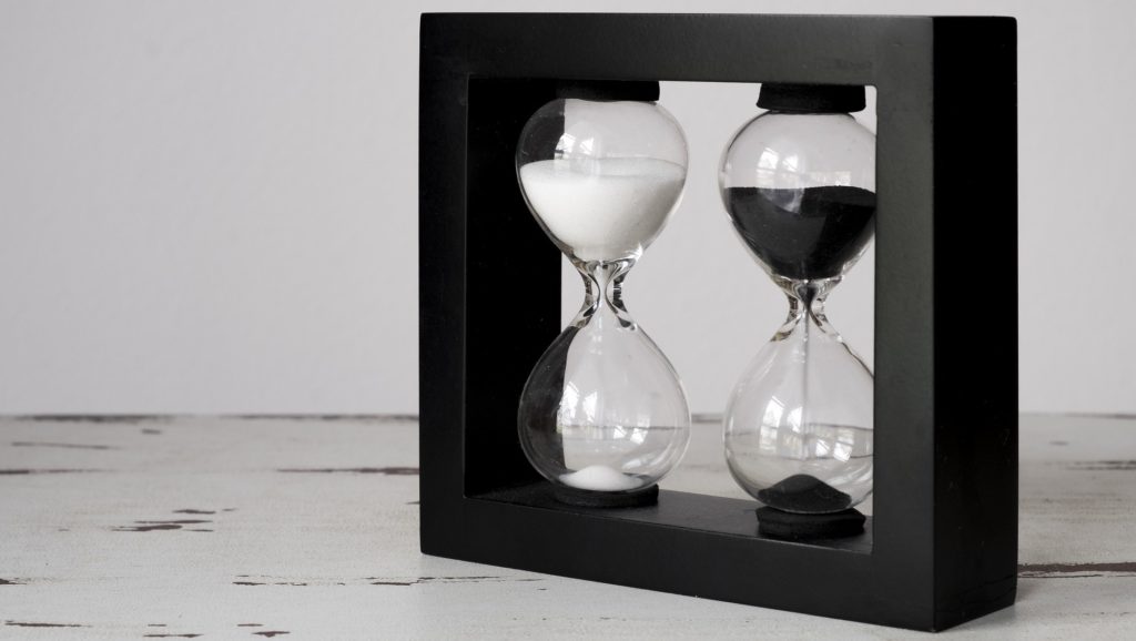 Black & White Hourglass